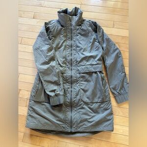 LULULEMON Sage Fall/Rain Jacket
Size 8